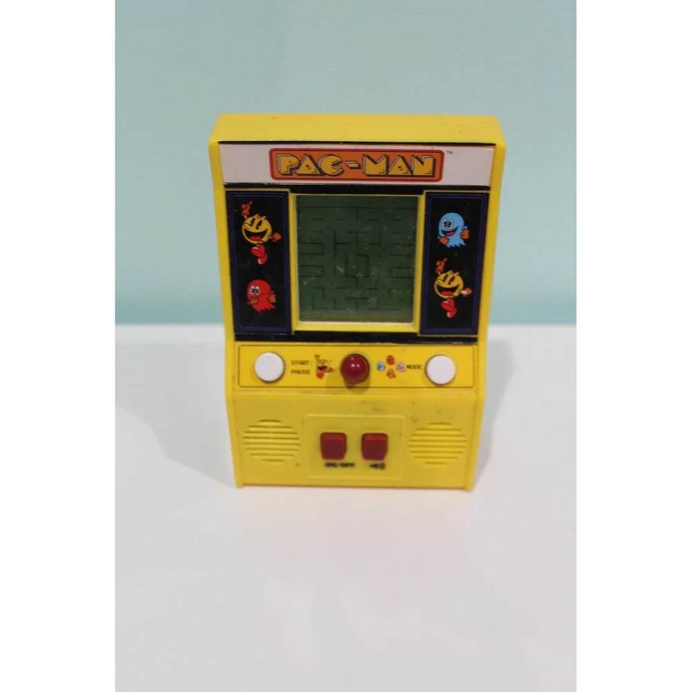 Basic Fun Pac-Man Mini Arcade Game Handheld Electronic Retro Yellow‎ 09521